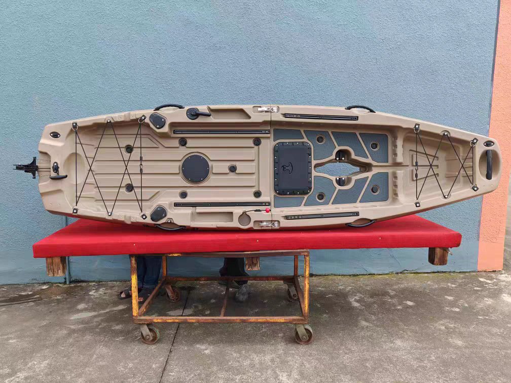 Modular pedal fishing kayak, full 9.5ft side view